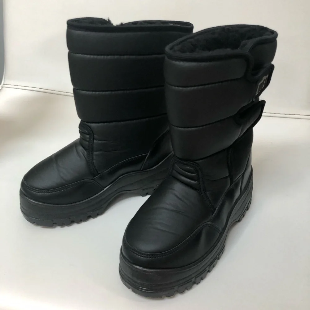 Black snow boots